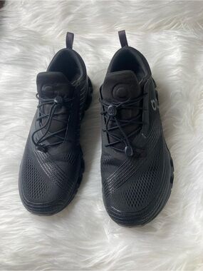 On Running Men’s Black Trail Running Shoes with Quick-Lace
